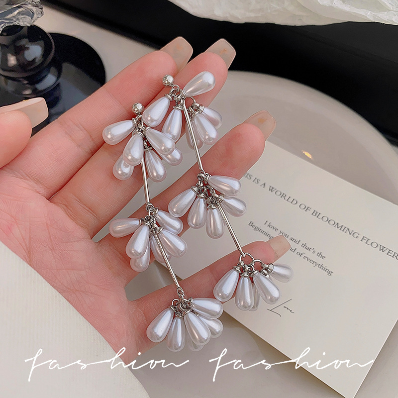 Korean version niche design heavy industry flower beaded stud earrings for women, simple and fashionable water drop pearl pendant earrings full figure