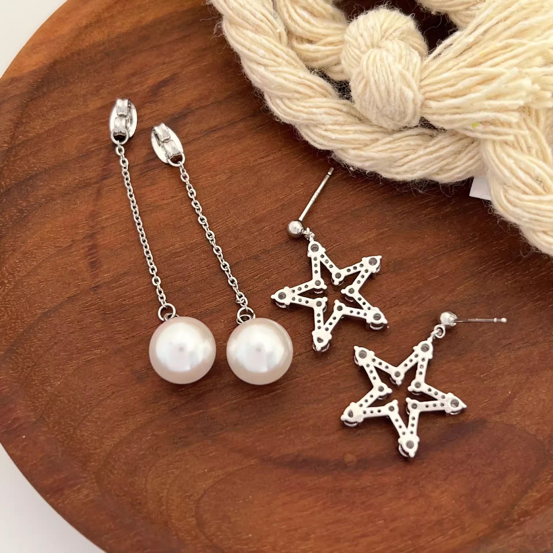 A pair of exquisite full-diamond star-shaped tassel earrings in the same style as Jin Chen, featuring two pairs of pearl stud earrings, exudes a high-end and unique charm details Picture