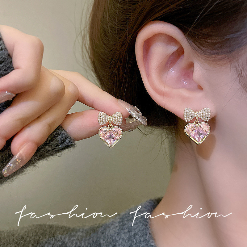 S925 Silver needle pink Zircon heart-shaped stud earrings for women, French light luxury, fresh and sweet, the same style as the Internet celebrity earrings wholesale Application Scenario