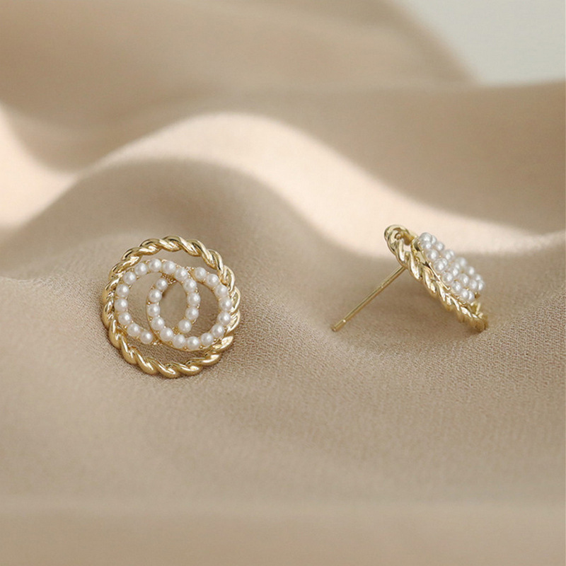 S925 silver needle simple small pearl circle ear stud earrings, versatile, elegant and with a niche design sense Specification drawing