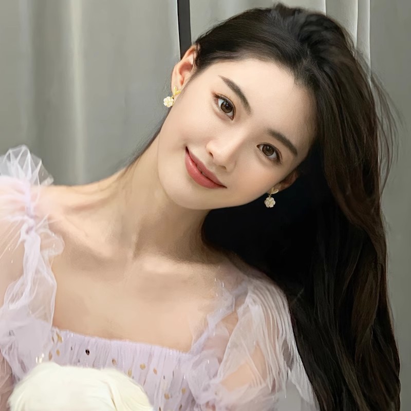 Heart-shaped cat's eye stone round ear studs, a niche design for women, fashionable and high-end earrings, light luxury, exquisite and simple earrings details Picture