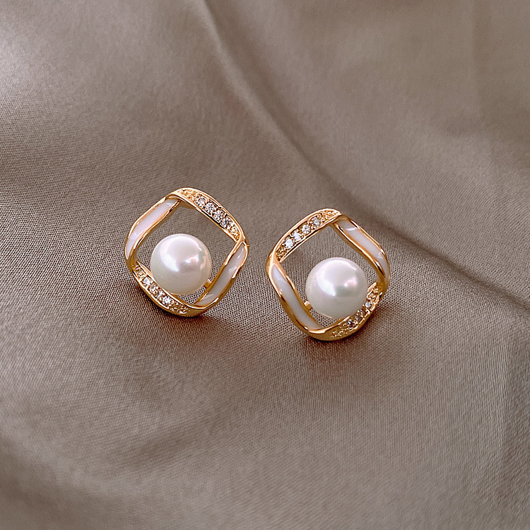 S925 Silver needle simple pearl earrings for women, new trendy Korean style, Internet celebrity ear studs, earrings and ear needles sent by us full figure