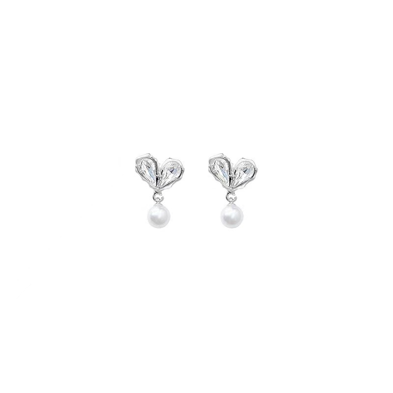 s925 Silver Needle Niche Light Luxury heart-shaped pearl stud Earrings, women's high-end design sense, versatile earrings and accessories wholesale Item Picture