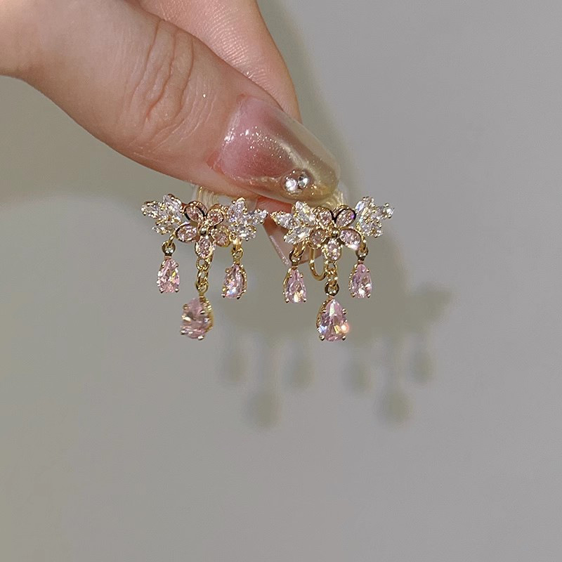 Pink sparkling diamond flower ear studs, gentle, exquisite, light luxury, niche and high-end earrings, Korean style trendy earrings wholesale Application Scenario