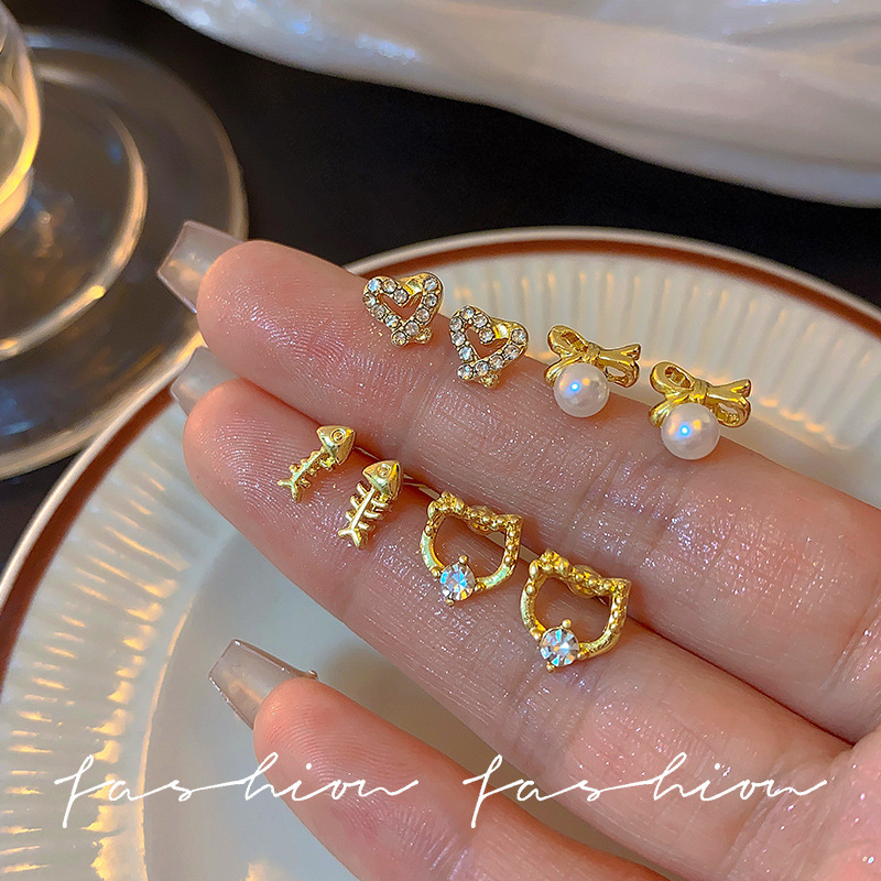 Cute cat fishbone set stud earrings, retro and high-end exquisite earrings, French versatile and light luxury earrings for women full figure