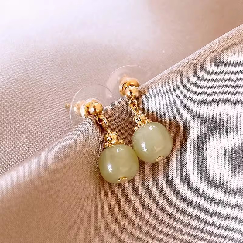 New Chinese-style faux chalcedony earrings, women's niche, light luxury, high-end fringed earrings, simple and elegant, versatile stud earrings Specification drawing