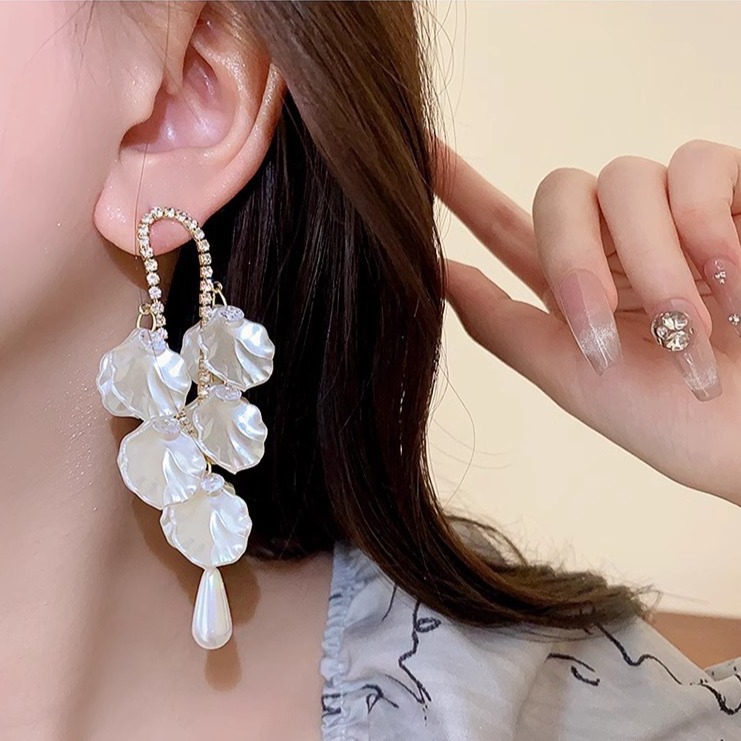 Silver needle pearl flower long tassel earrings, light luxury and fashionable design sense, exaggerated and grand, high-end earrings Specification drawing