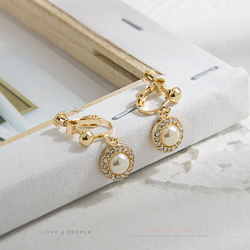 Elegant and refined water diamond pearl earrings, niche and simple, versatile for commuting, spiral ear clips, no ear holes, wholesale details Picture