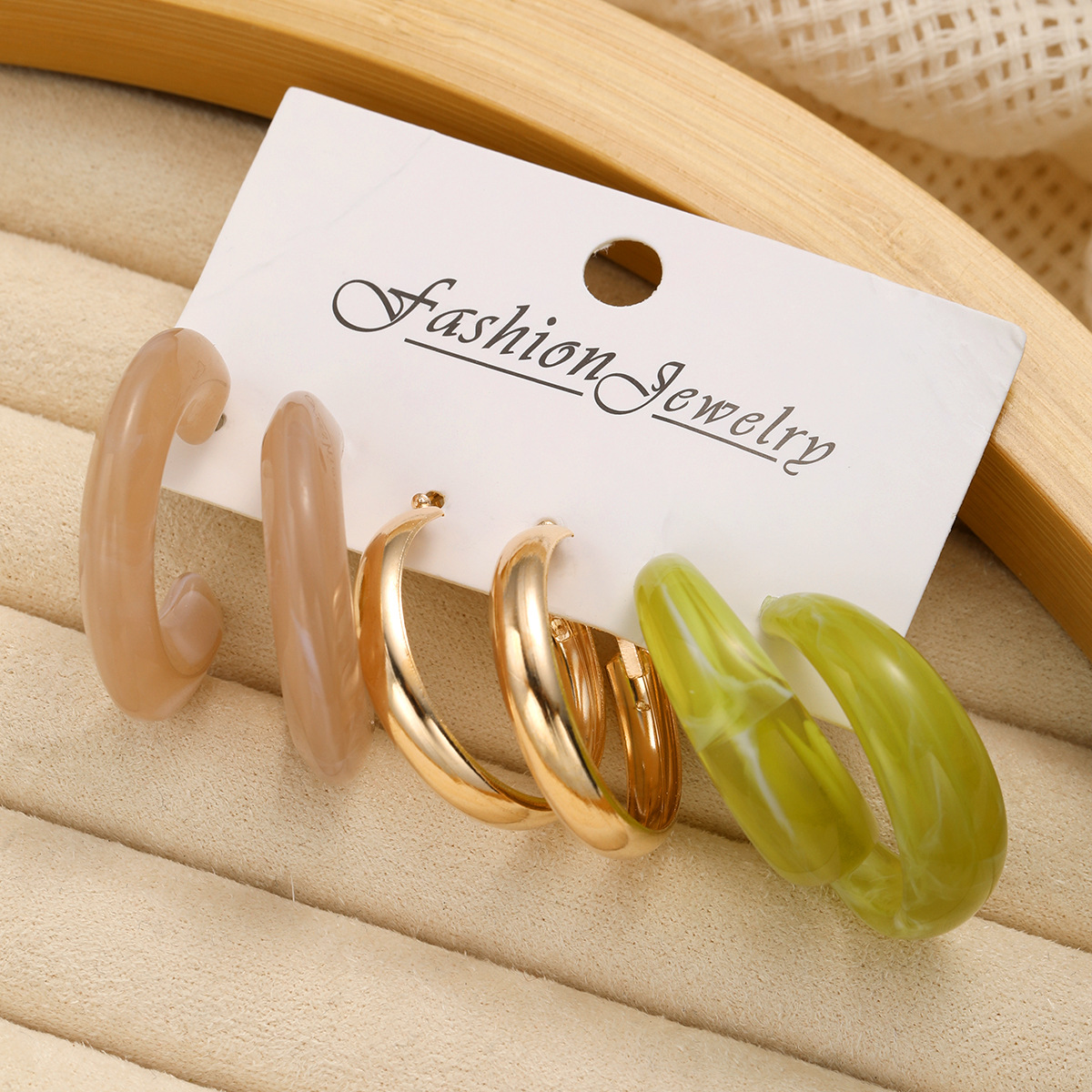 Cross-border European and American simple new C-shaped gold resin alloy Earrings 3-piece set retro women 's earrings Earrings Specification drawing