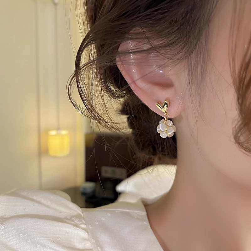 Heart-shaped cat's eye stone earrings for women, 2025 new style, light luxury and high-end feel, elegant earrings, suitable earrings for round faces Specification drawing