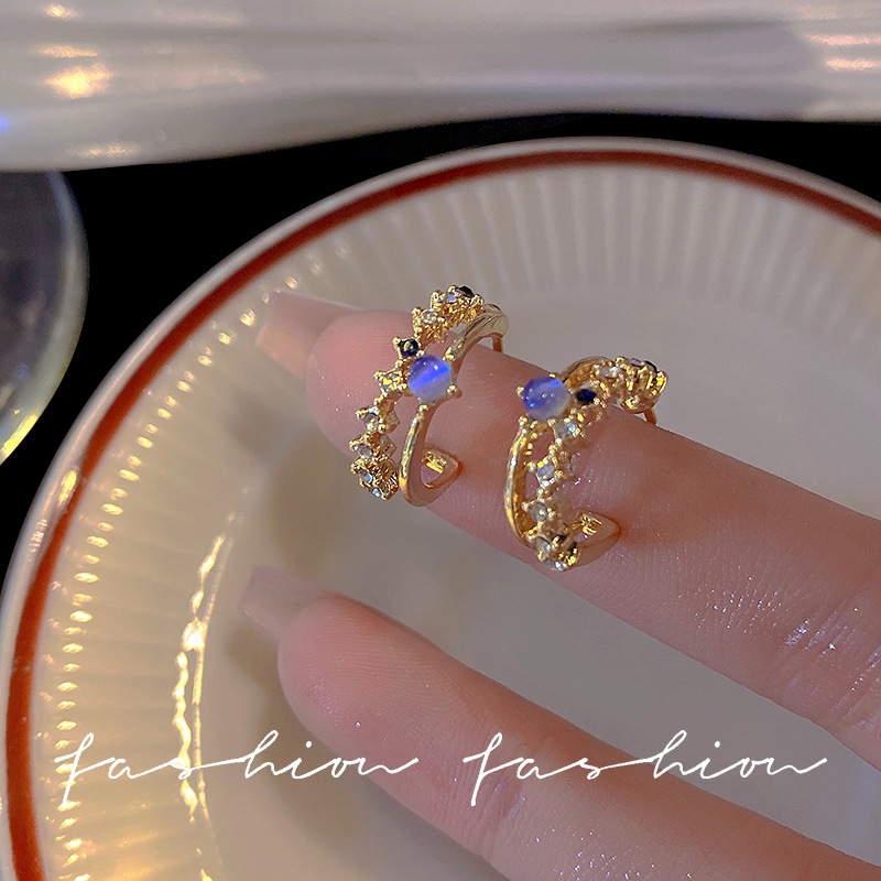 Korean niche, exquisite and small blue cat's eye stone forest-style stud earrings with a high-end and elegant look, retro stud style Specification drawing