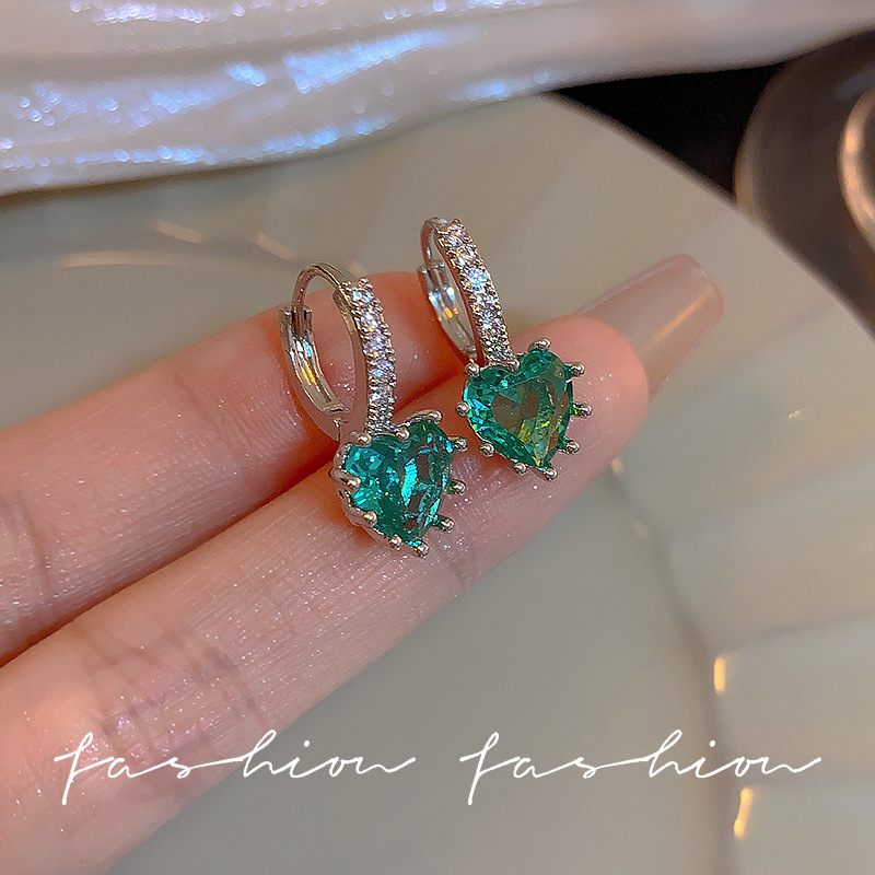French design style cold and cool green heart-shaped earrings 2025 new trendy micro-inlaid zircon sweet and cool heart-shaped earrings Application Scenario