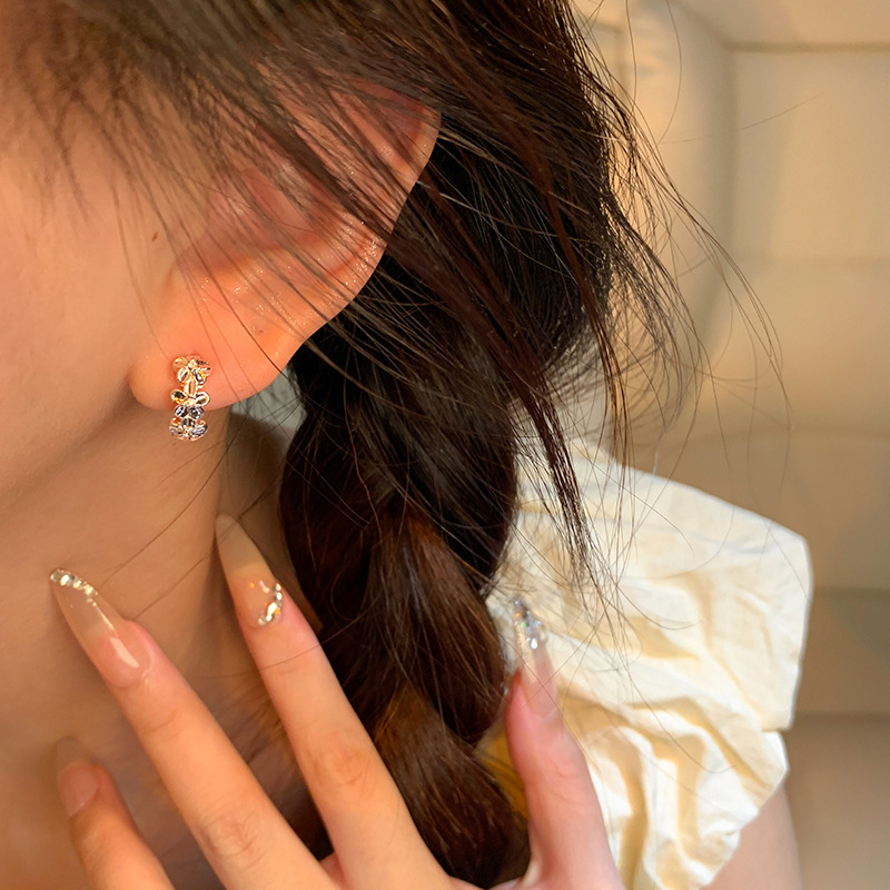 Flower earrings suitable for spring and summer, women's 2025 new style, high-end and unique ear studs, exquisite and small, versatile earrings Specification drawing