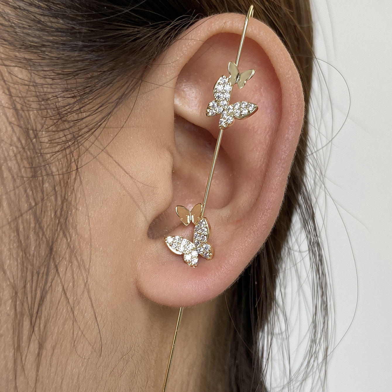 European and American cross-border embedded water diamond ear hooks, piercing ear needles, women's design, butterfly-shaped oblique line ear studs around the auricle, unique full figure