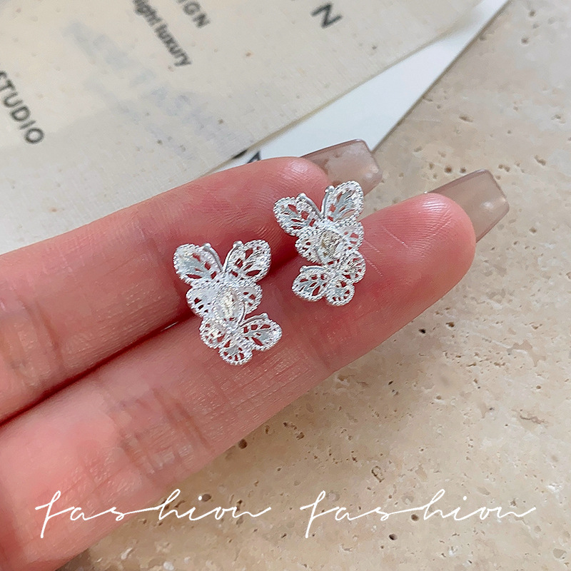 The cool and refreshing hollowed-out butterfly stud earrings feature a unique and unique design, a super ethereal French retro and versatile style, and are small earrings for women Application Scenario