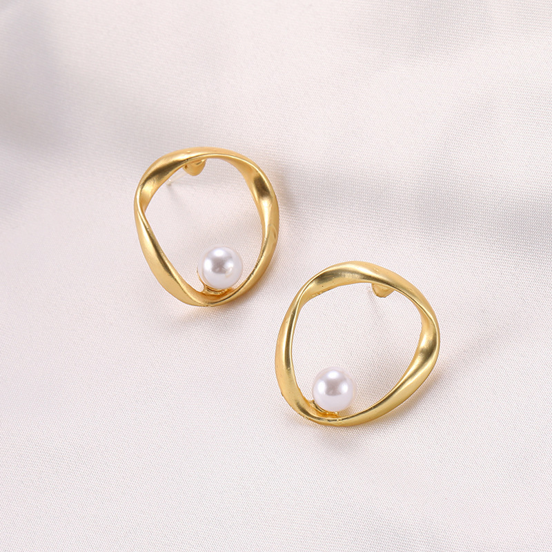 S925 Silver needle small pearl ear rings, Korean Dongdaemun earrings, simple and elegant, ins irregular stud earrings Specification drawing