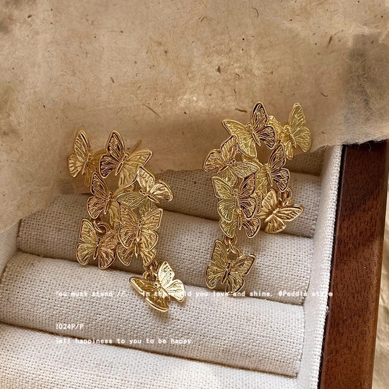 Group disc Dance golden earrings for women, retro, light luxury, high-end, niche design stud earrings, exquisite and dynamic vintage earrings details Picture