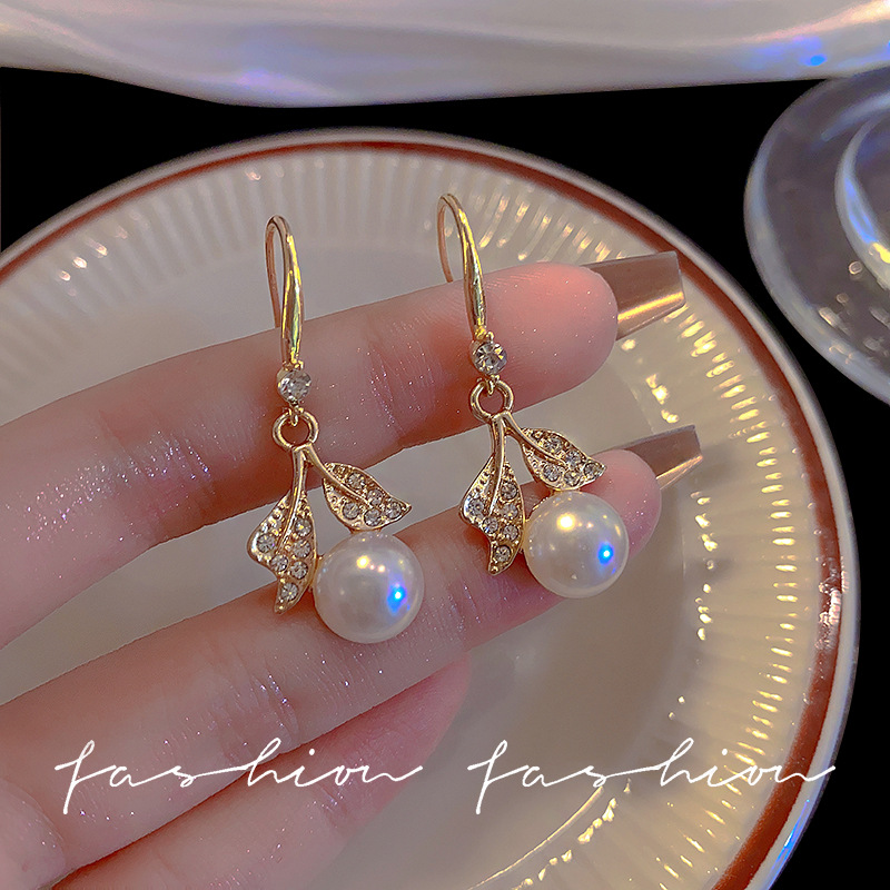 Korean unique design full diamond leaf pearl earrings for women 2025 new trendy and light luxury style earrings and earrings Specification drawing