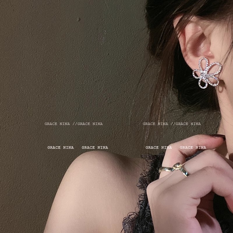 Xiaohongshu's best-selling sparkling diamond stud earrings 2025 new trendy earrings for women, Korean style, popular flower-shaped slimming earrings full figure