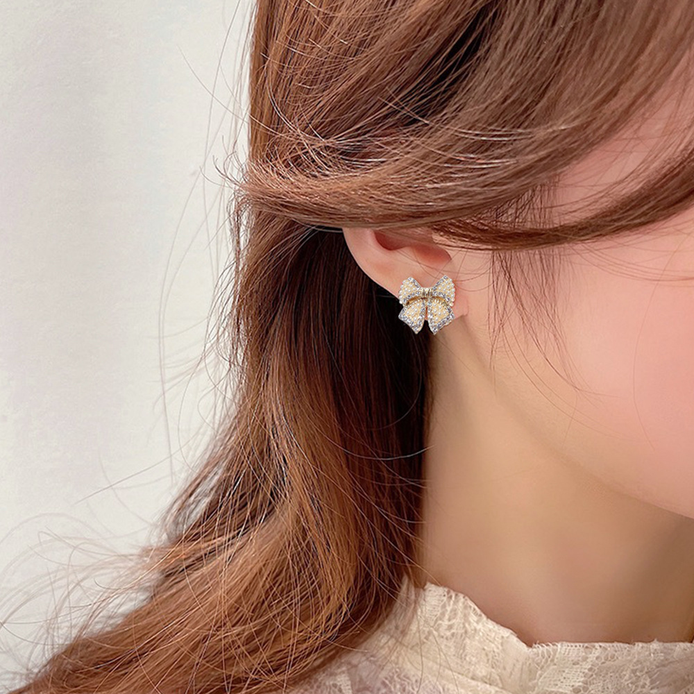 S925 Silver needle bow stud earrings, sweet and fresh, light luxury style ladylike earrings, cold style pearl earrings Application Scenario
