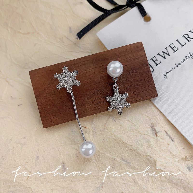 Earrings 2025 New bestsellers, unique and elegant style, stud earrings, women's high-end, light luxury accessories, pearl earrings Application Scenario