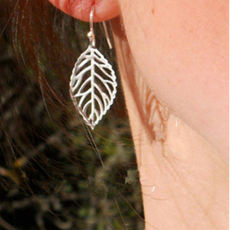 European and American cross-border jewelry, fashionable and elegant, versatile retro hollowed-out earrings for women, simple forest-style metal leaf earrings Specification drawing