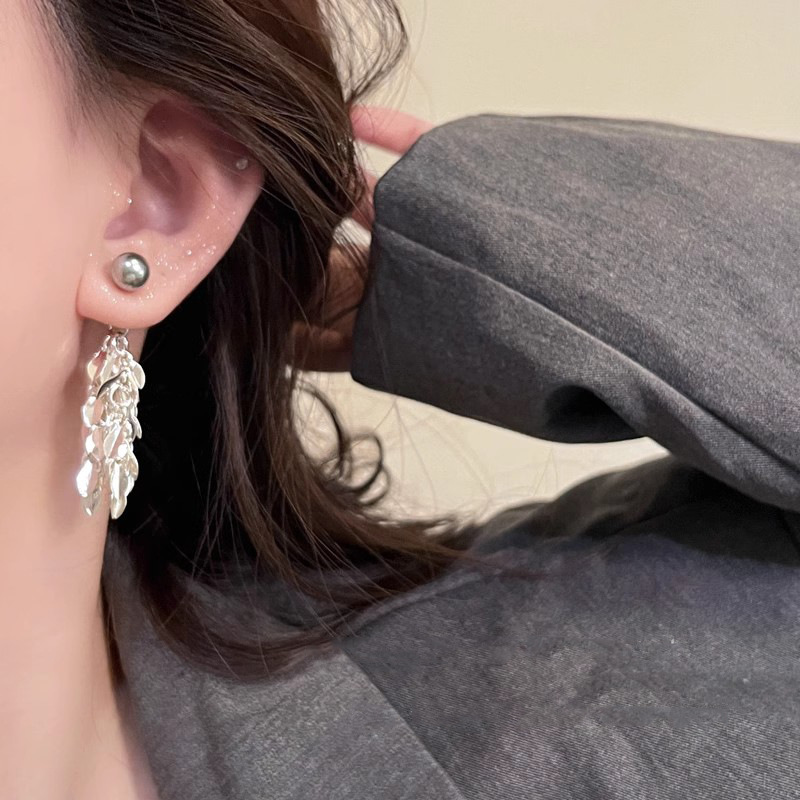 Tassel, wheat ear, grey pearl stud earrings for women, unique and exaggerated earrings, light luxury and high-end, niche design, unique earrings Specification drawing
