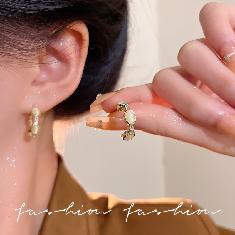 S925 Silver Needle, Korean Dongdaemun Stylish Earrings, Geometric C-shaped cat's eye stone earrings, internet-famous fashionable and individual earrings details Picture