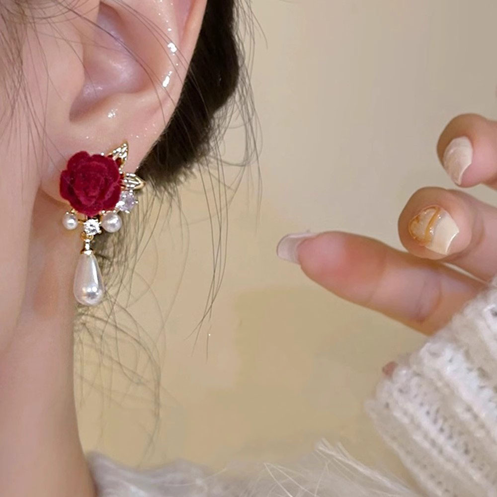 French red plush flower stud earrings, a retro and fashionable Hong Kong style earring with a unique design and simple style details Picture