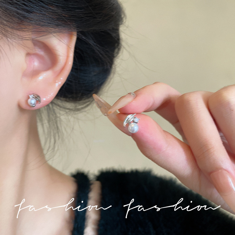 French-style light luxury slightly inset pearl stud earrings for women, simple and exquisite cherry high-end earrings, fashionable and small earrings details Picture