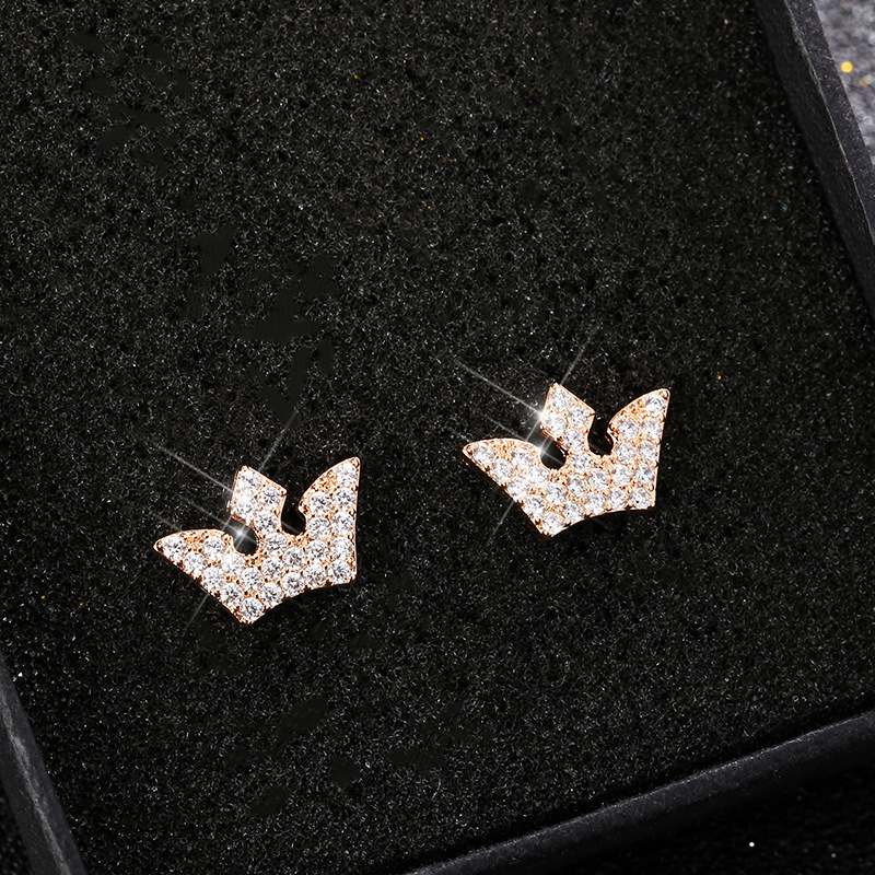 Japanese and Korean crown design, diamond-encrusted, simple and elegant, 925 silver needle stud earrings, personalized, versatile and sweet earrings for women Specification drawing