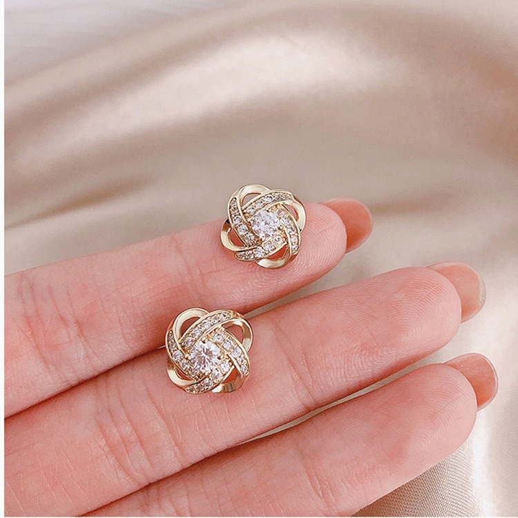 S925 Silver Needle Korean mini Fragrance, four-leaf grass, niche design accessory, elegant stud earrings Specification drawing