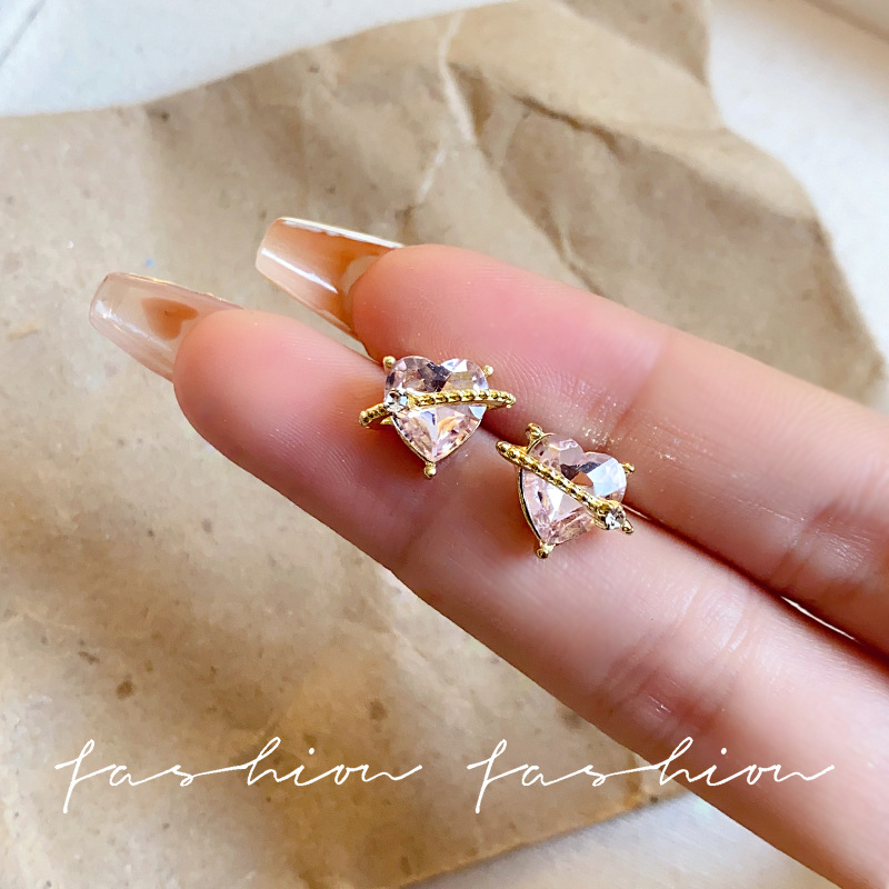 Sweet and cool pink zircon stud earrings 2025 New bestseller, high-end and stylish heart-shaped stud earrings and earrings for women full figure