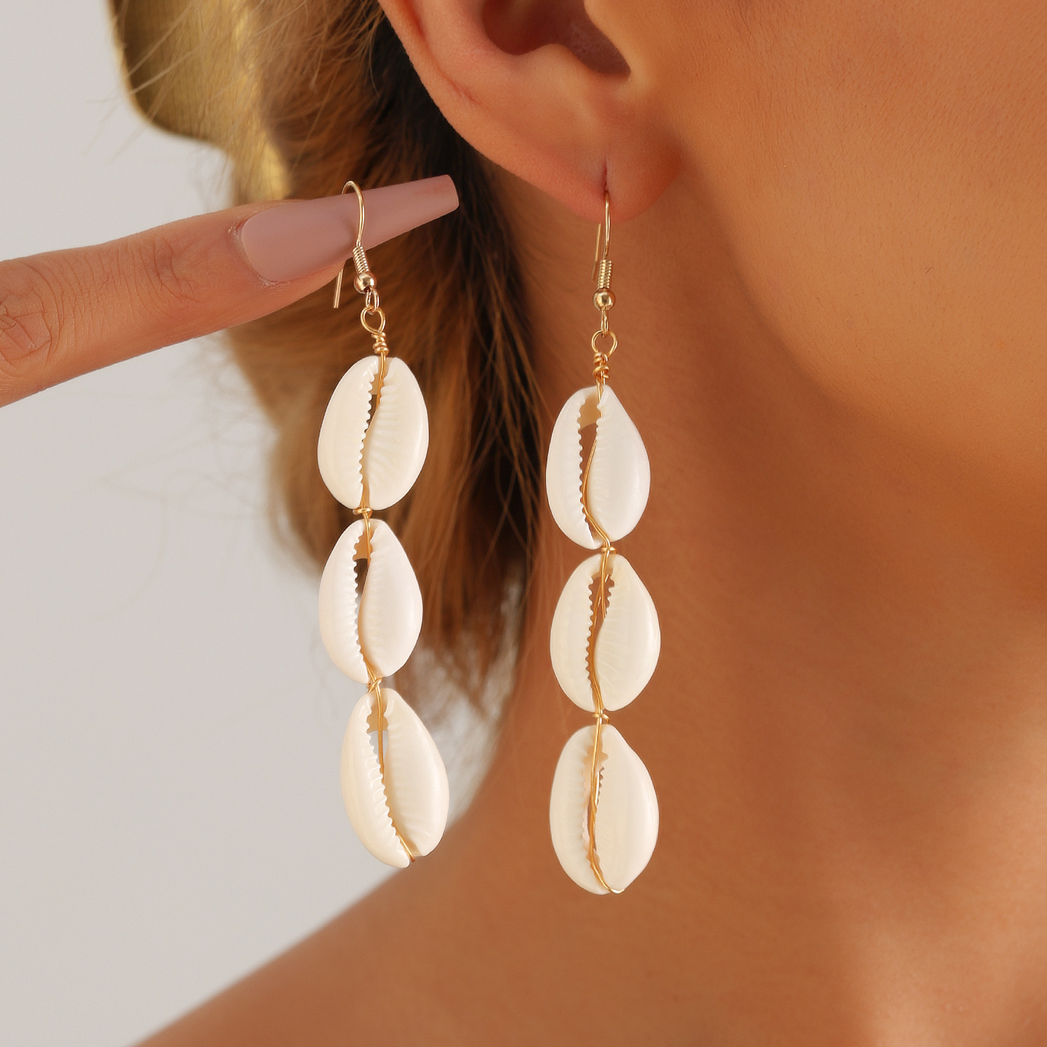 Summer beach vacation style European and American accessories, natural white shell earrings, high-end, simple and fashionable ear hangers and earrings Specification drawing