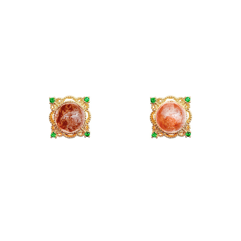Retro strawberry crystal micro-inlaid stud earrings, court-style light luxury earrings, high-end, simple, exquisite and fresh earrings wholesale Item Picture