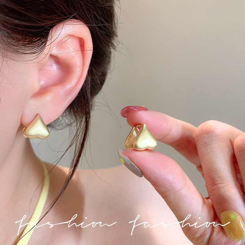 French-style simple and compact heart-shaped plain ring earring earrings, no need to remove the stud earrings when sleeping, 2025 new bestseller, versatile for women full figure