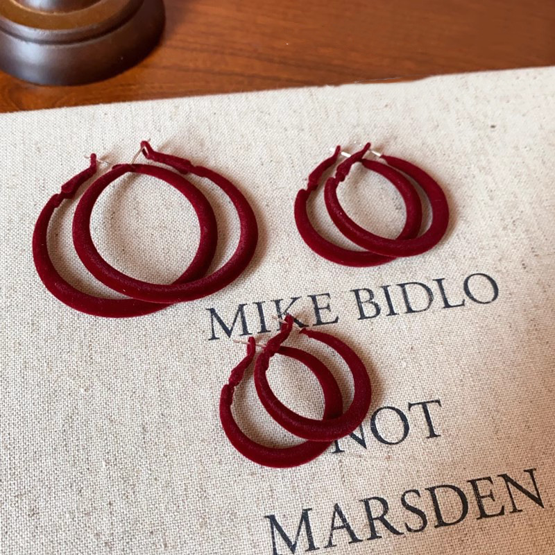 Ankora red velvet large ear rings for women's autumn and winter retro atmosphere, high-end ear studs, niche design, elegant earrings Application Scenario