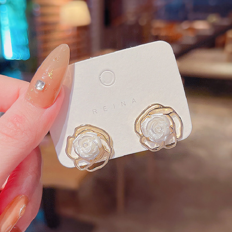 S925 Silver Needle Japanese and Korean camellia rose flower stud earrings, simple and retro French elegant, gentle and light luxury style Application Scenario