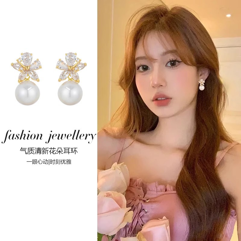 French light luxury shining sunflower pearl stud earrings, niche design, simple and exquisite, fashionable and high-end, versatile earrings full figure