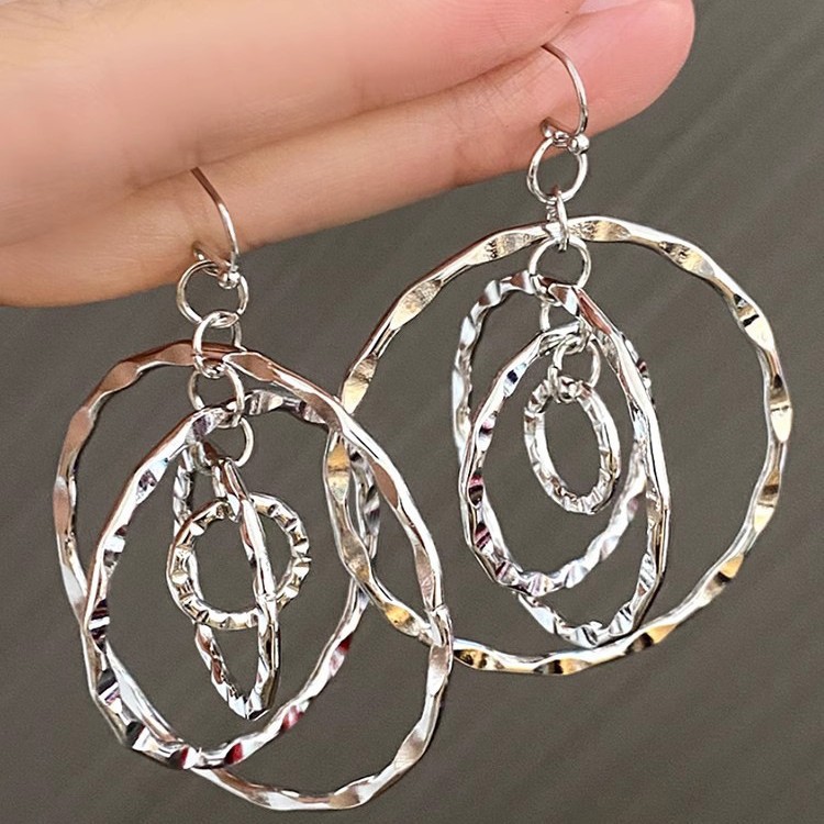 The retro multi-layer hammer-patterned earrings exude a unique feminine charm. They have a cool and refreshing touch. The ear studs modify the face shape and make the face look better. Small earrings details Picture