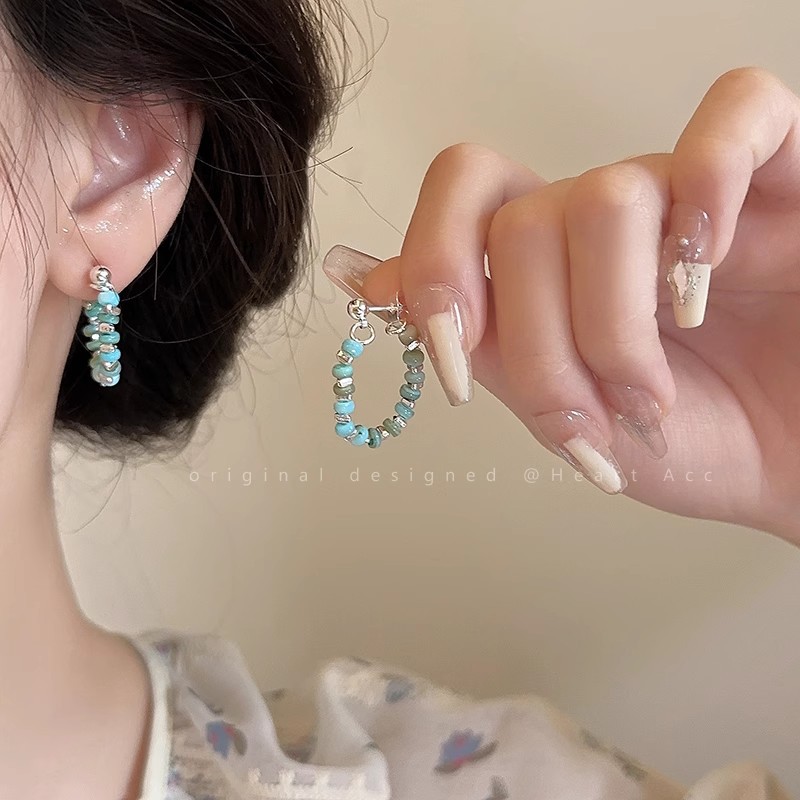 Gentle dopamine-colored beaded silver stud earrings for women, light luxury, niche and high-end style earrings, round face ear rings and earrings details Picture