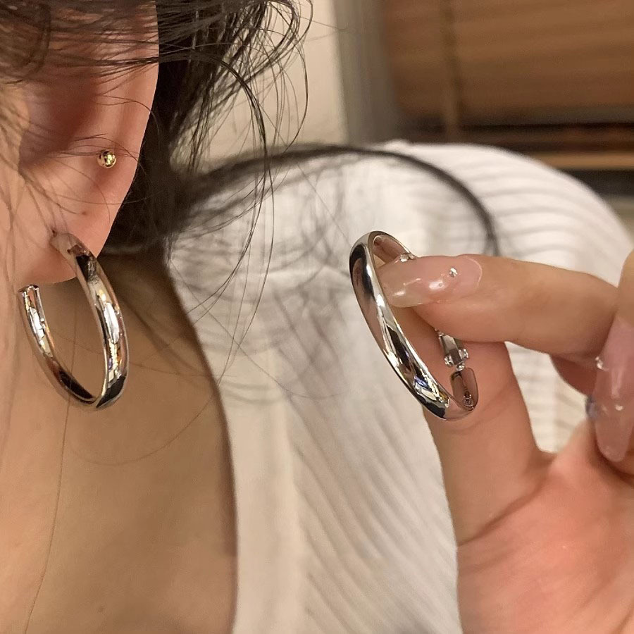 French metal cold style plain ring earrings, women's niche light luxury fashion stud earrings, high-end exaggerated and versatile earrings details Picture