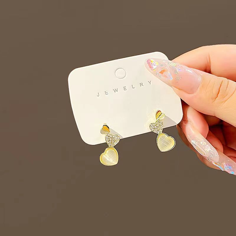 Cat's eye stone earrings, heart-shaped flowers, cat's eye stone heart-shaped stud earrings, high-end, light luxury, niche, and ins design sense earrings for women Specification drawing