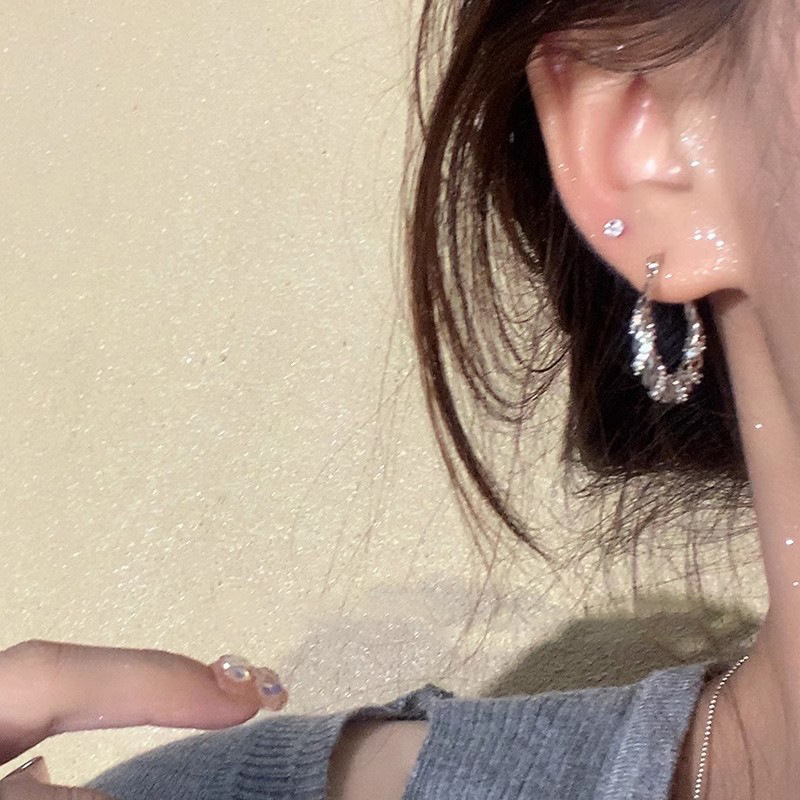 High-end wrapped sparkling diamond ear buckle earrings, light luxury, niche, unique and individual ear studs and earrings, best-selling female Douyin accessories Specification drawing
