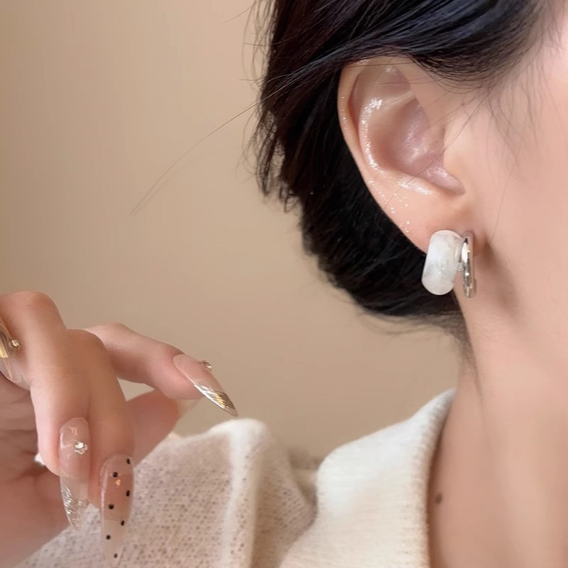 925 Silver Needle blue C-shaped earrings, women's niche design, ice-transparent ear studs, light luxury and high-end unique earrings Specification drawing