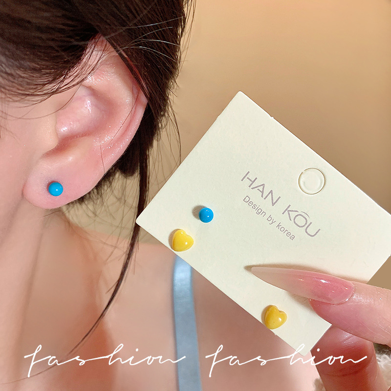Candy-colored small ear rings, Korean simple and versatile, elegant and high-end girl C-shaped small ear-nourishing earrings and earrings Specification drawing