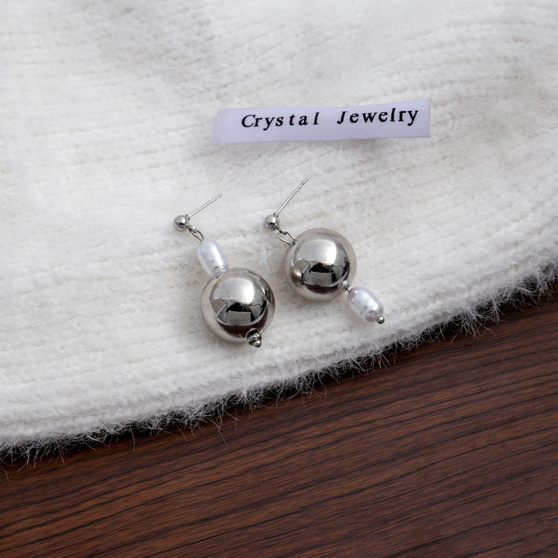 Silver needle, European and American irregular geometric round teardrop pearl earrings, retro personality, metal design sense, stud earrings for women Application Scenario
