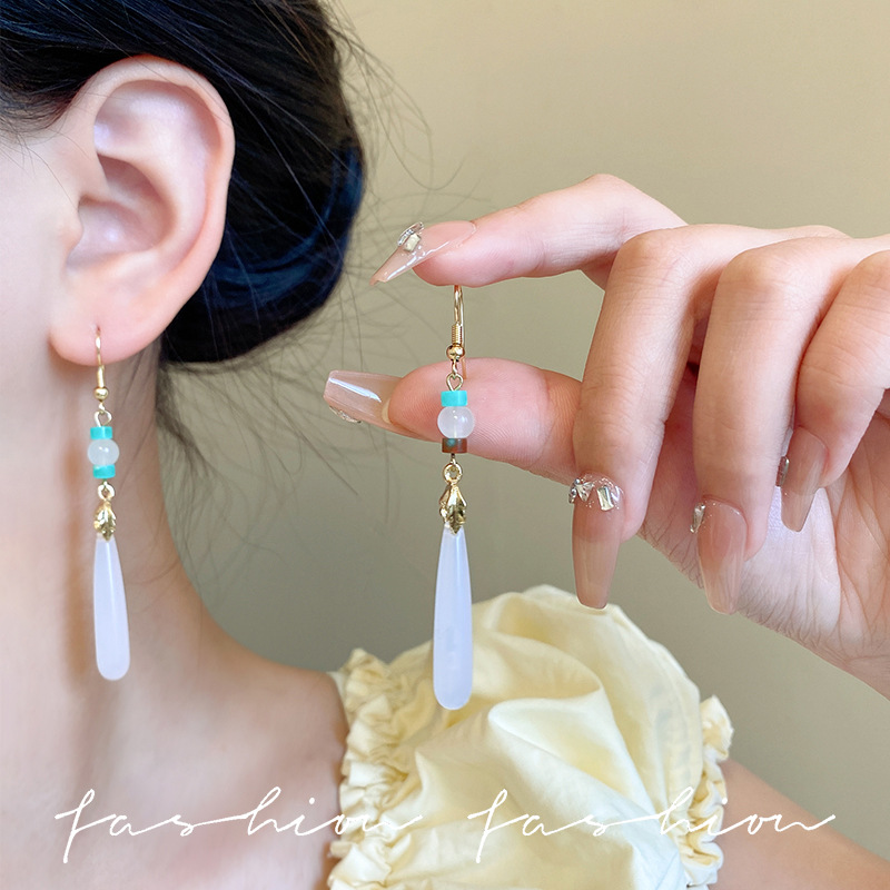 New Chinese-style fringed long ancient-style earrings, niche design sense ear hooks and earrings, high-end horse face skirt accessories details Picture