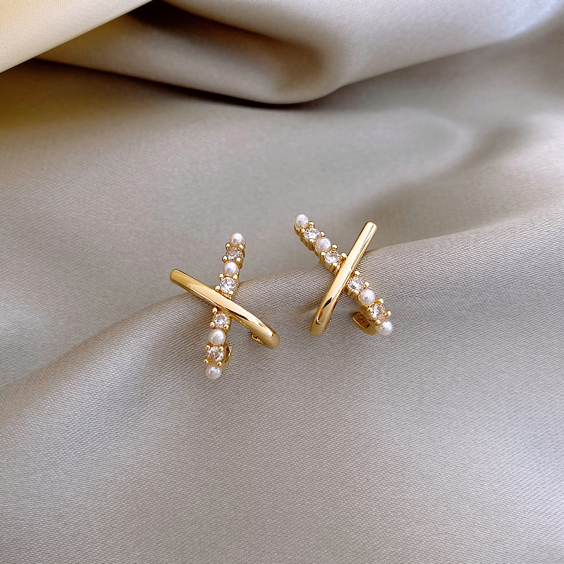 925 silver needle, Instagram influencer water diamond pearl cross earrings, women's personality and temperament, cold style, niche stud earrings and accessories, trendy Application Scenario