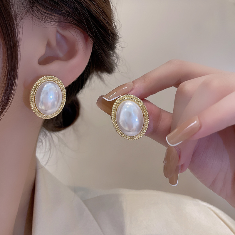 S925 Silver needle French retro Hepburn Baroque pearl stud earrings, feminine oval-shaped pearl earrings, niche Specification drawing